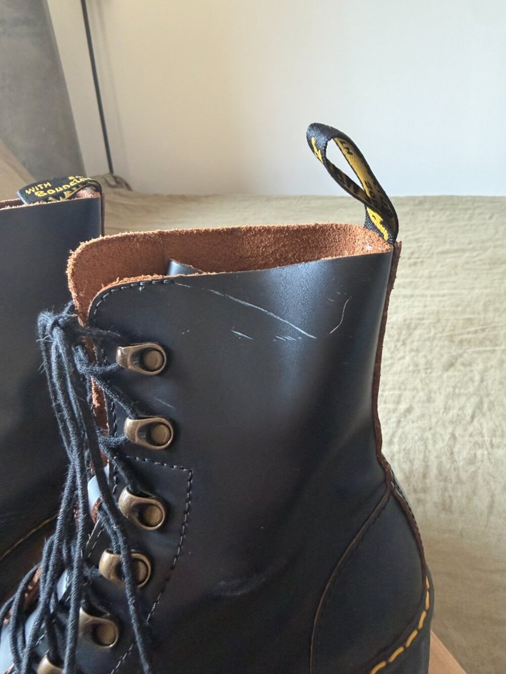 Dr. Martens Women's Leona Black Vintage Smooth Leather Heeled Boots Size 8 - Picture 6 of 6